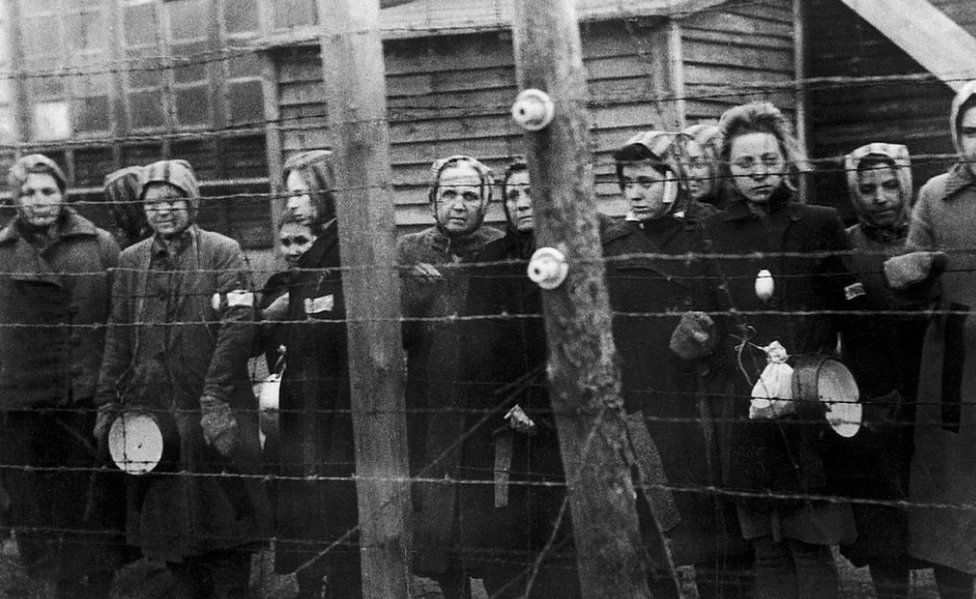 Umjesto u vojsci Selma je završila u logoru za žene
